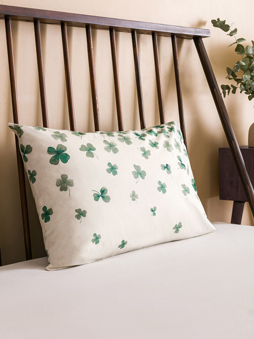 Karışık Çiçek Desenli Yastık Kılıfı 50x70 cm