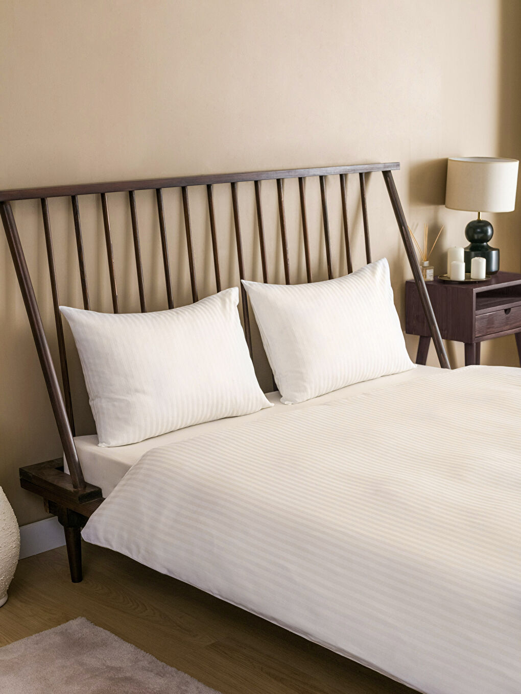 Beyaz Çizgili Pamuk Saten Çift Kişilik Nevresim Seti