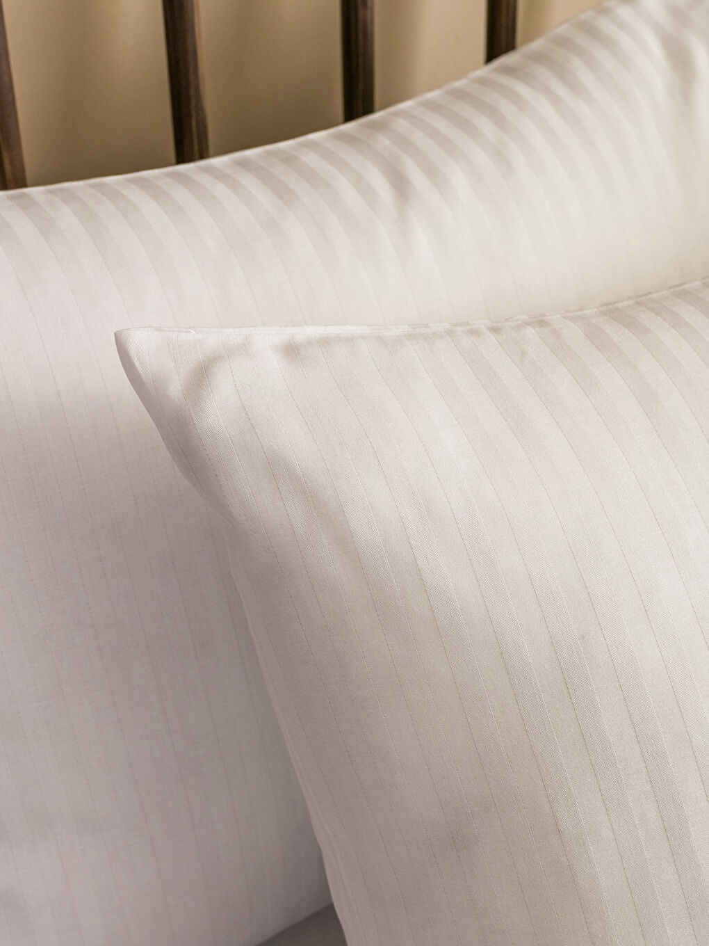 Beyaz Çizgili Pamuk Saten Çift Kişilik Nevresim Seti-2