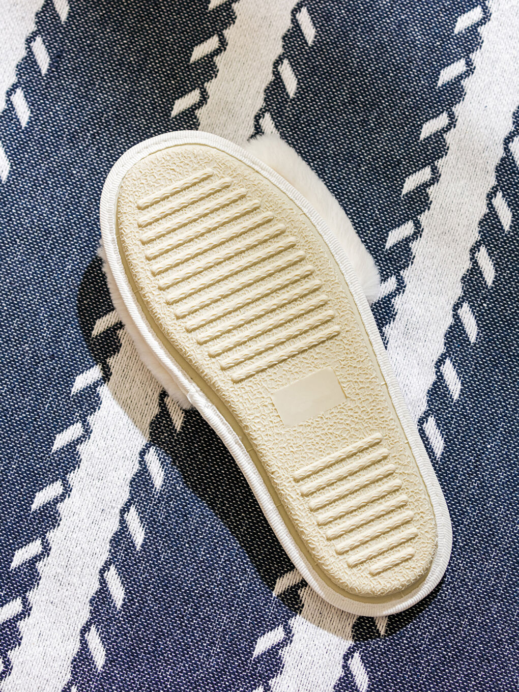 Ekru Tek Bantlı Kadın Pelüş Ev Terliği-3