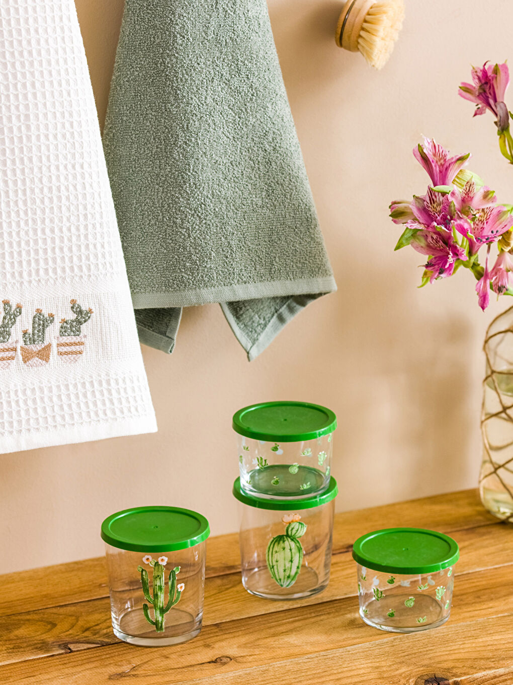 طقم برطمانات تخزين زجاج مطبوع بنقشة الصبار ٤ قطع-1