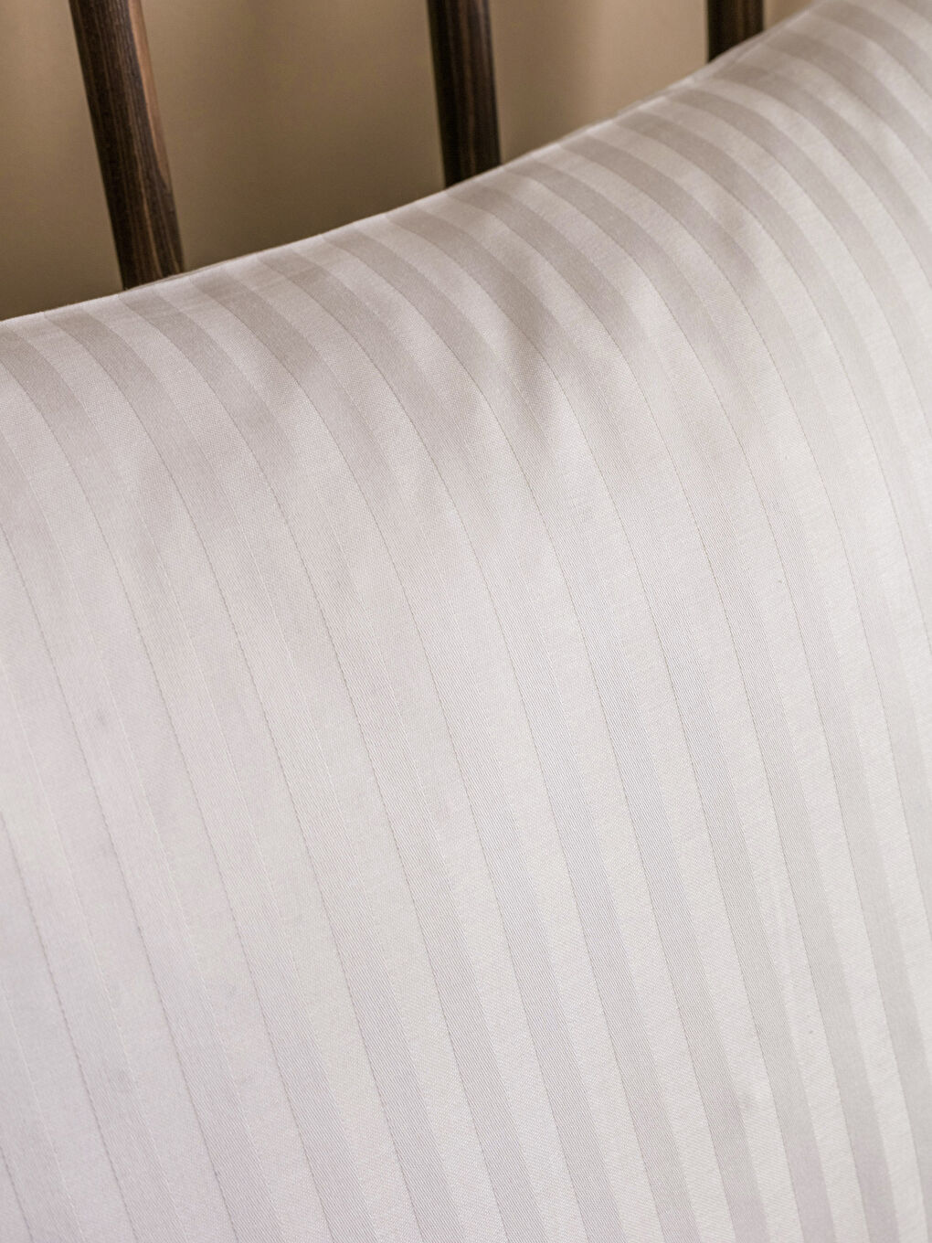 Beyaz Çizgili Pamuk Saten Battal Boy Çift Kişilik Nevresim Takımı-2