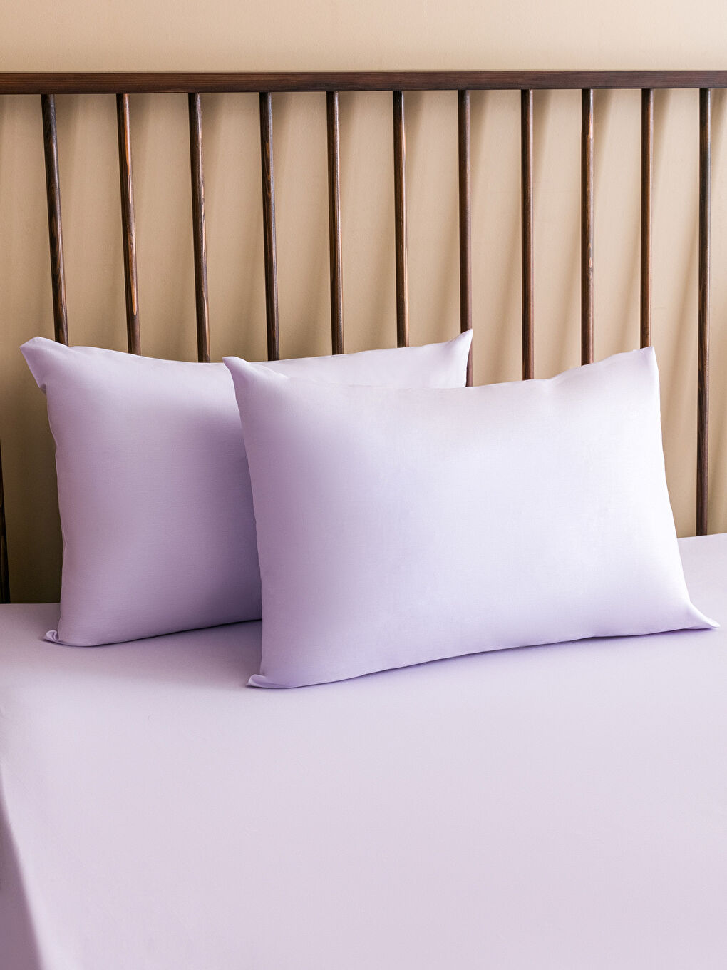 دوو پەڕە وەرەقەی فیت بووە و به‌رگه‌ بالیف-1