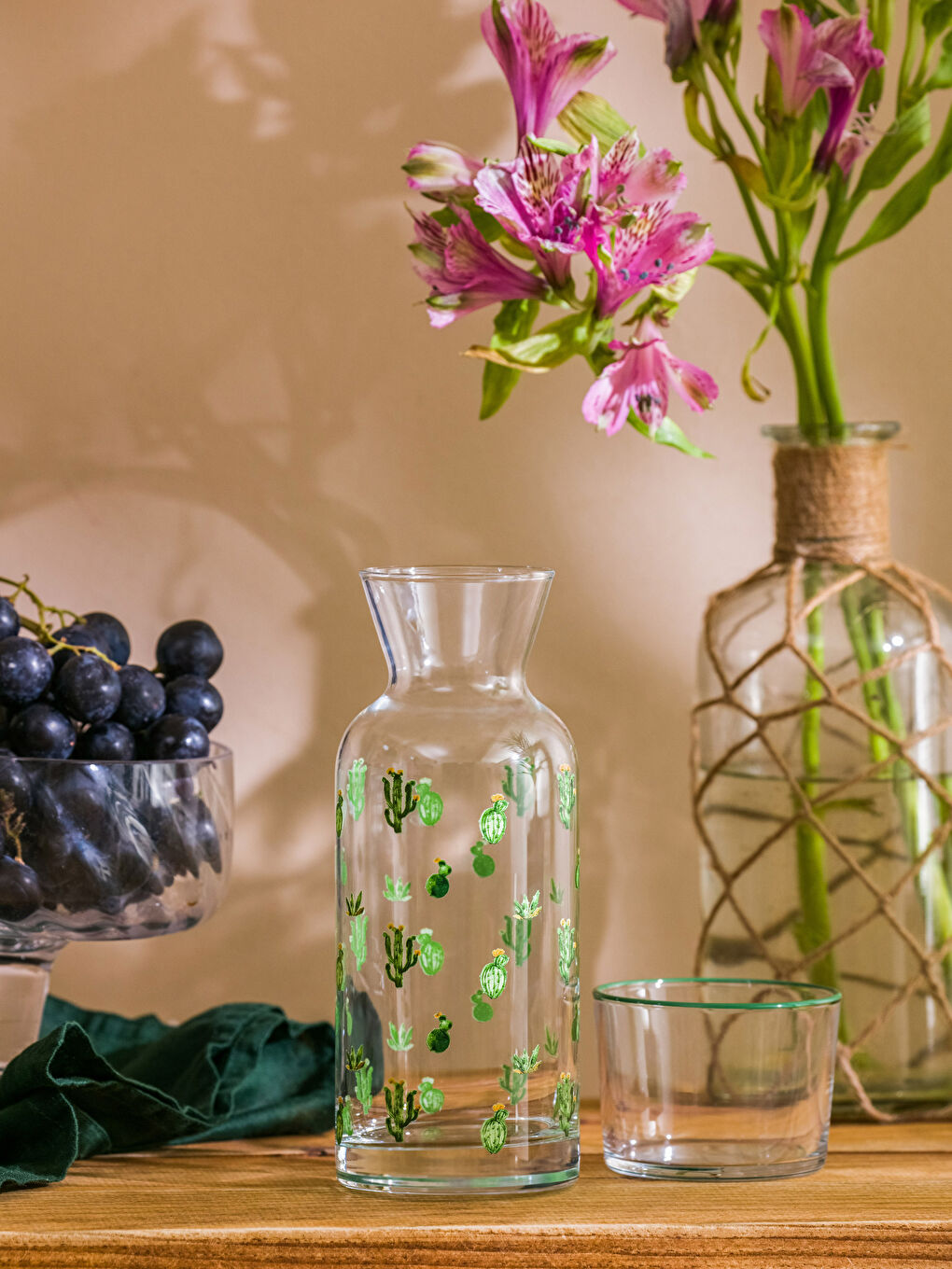 LCW HOME Cactus Printed Glass Carafe Pitcher With Glass Lid 700 Ml -S3IA82Z8-F9C