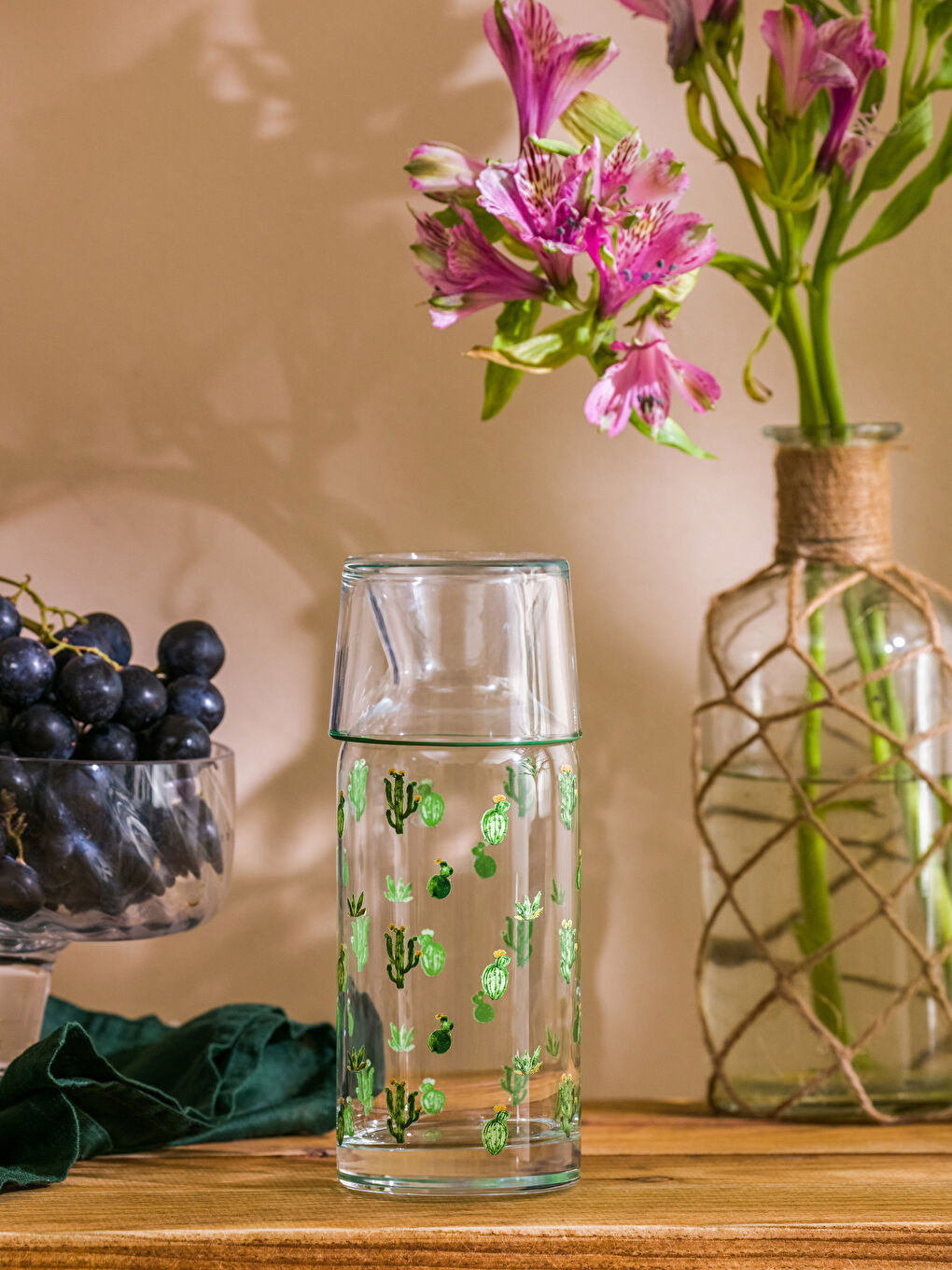 LCW HOME Cactus Printed Glass Carafe Pitcher With Glass Lid 700 Ml -S3IA82Z8-F9C