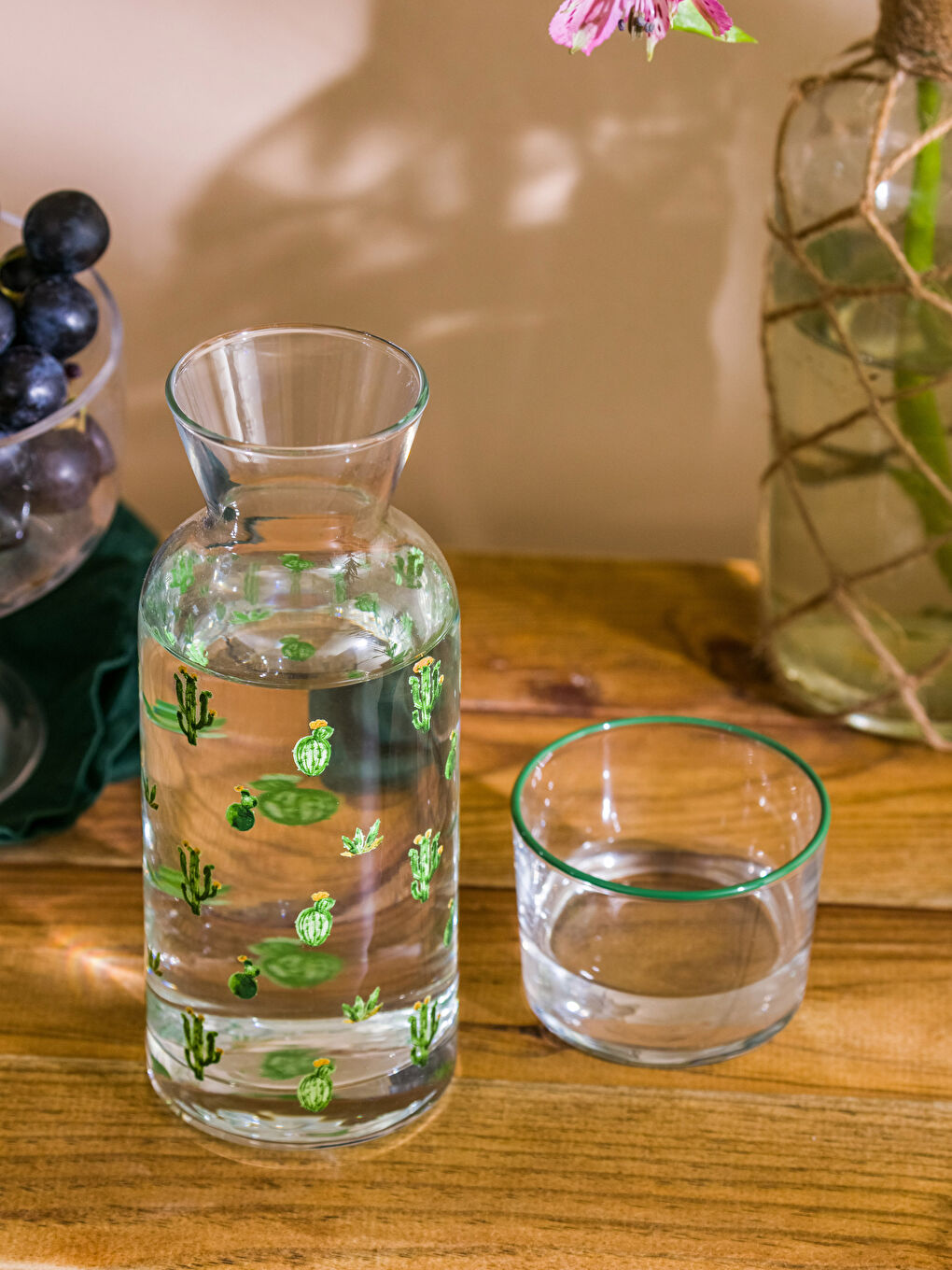 LCW HOME Cactus Printed Glass Carafe Pitcher With Glass Lid 700 Ml -S3IA82Z8-F9C