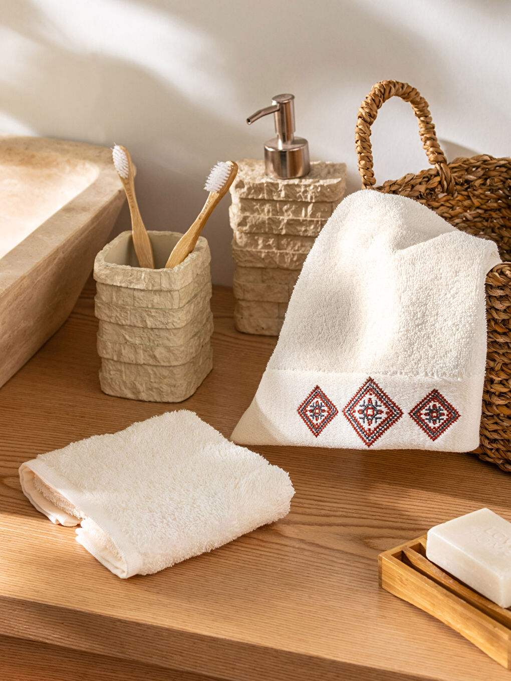 فوطة يد مطرزة 30x50 سم