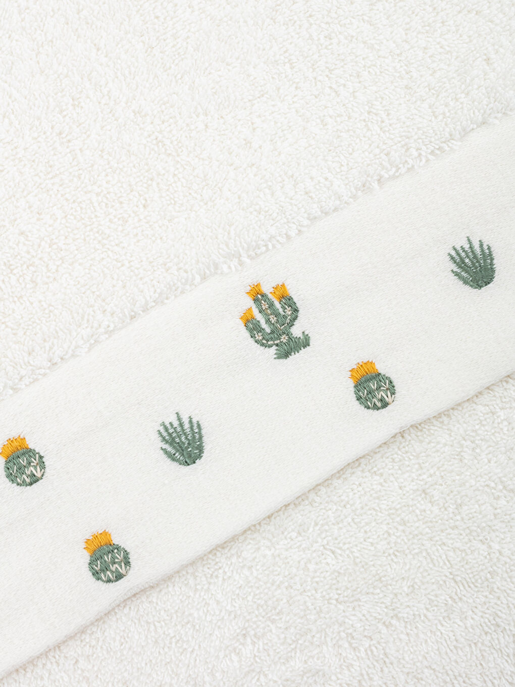 Embroidered Hand Towel 50x80 cm -S3IC30Z8-EEW