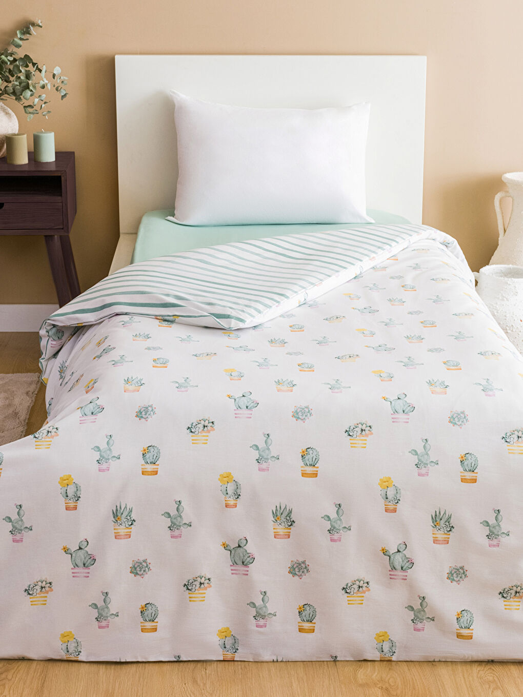 Karışık Çift Yönlü Desenli Tek Kişilik Nevresim 160x220 cm