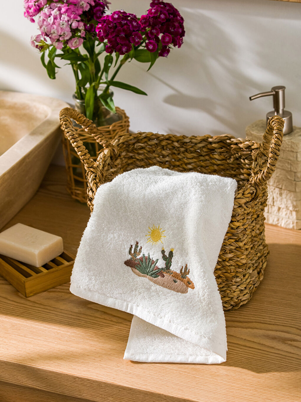 فوطة يد مطرزة 50x80 سم-1