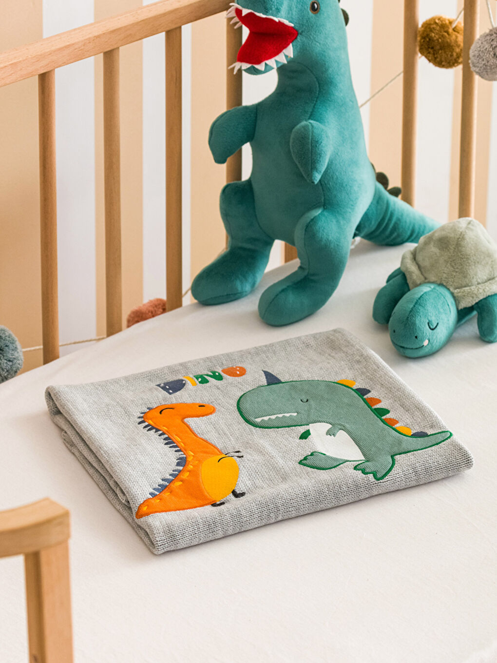 LCW HOME Gri Dinazor Nakışlı Bebek Battaniyesi 80x100 Cm - 1