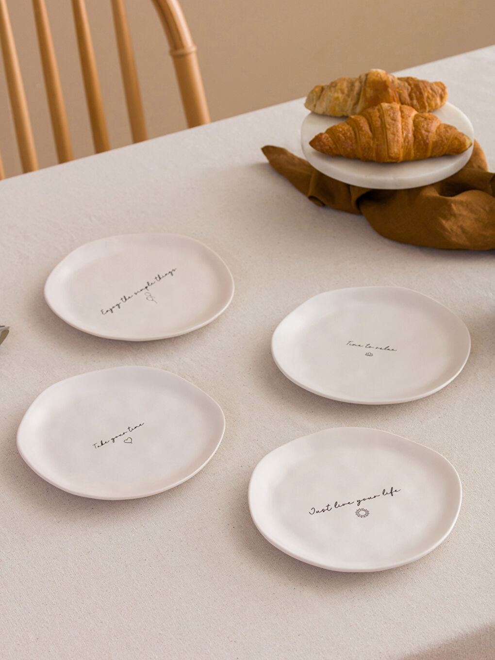 Lettering Printed Ceramic Cake Plate Set of 4-1