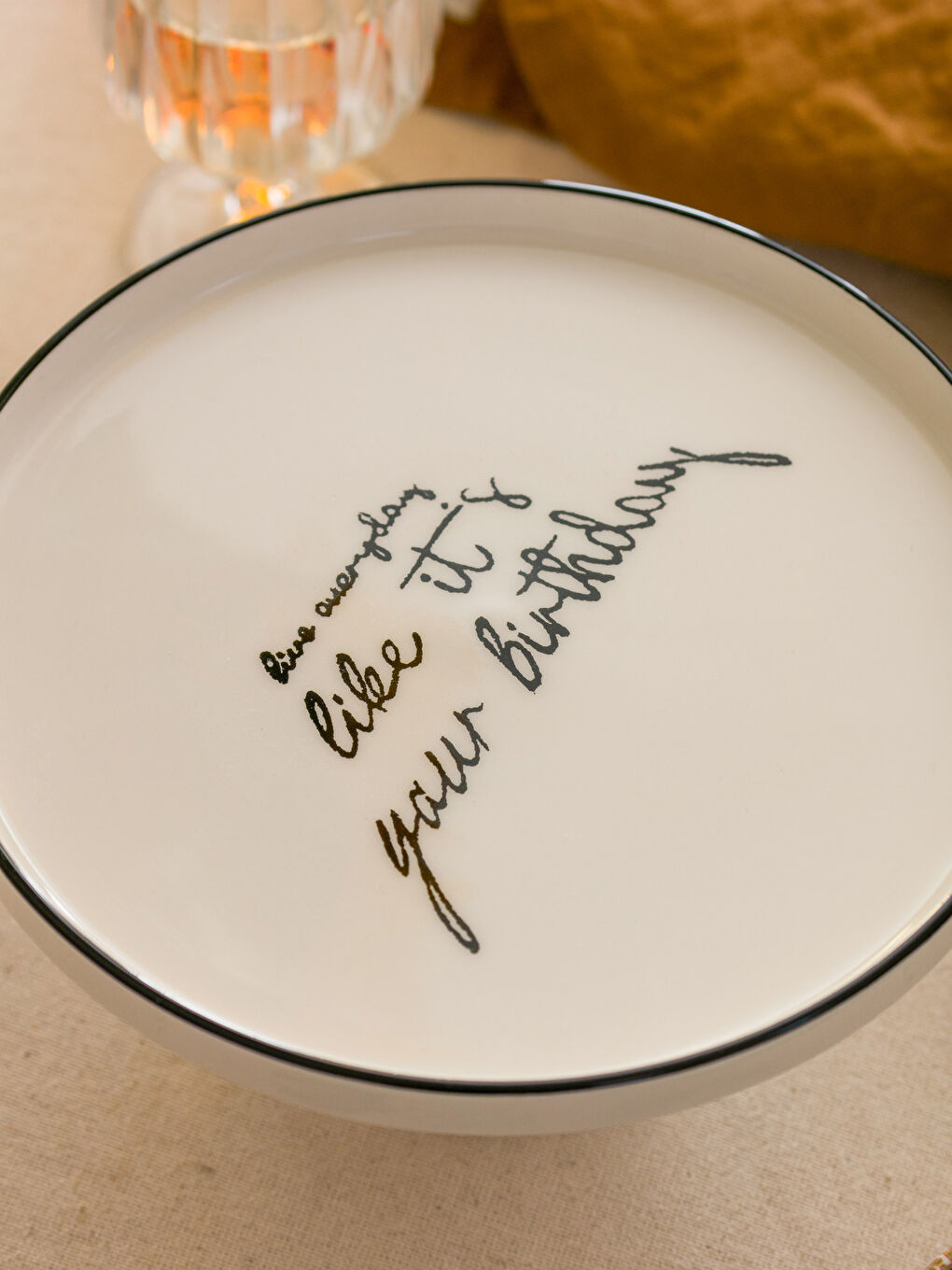 Siyah Baskılı Seramik Ayaklı Sunumluk 20 cm-3