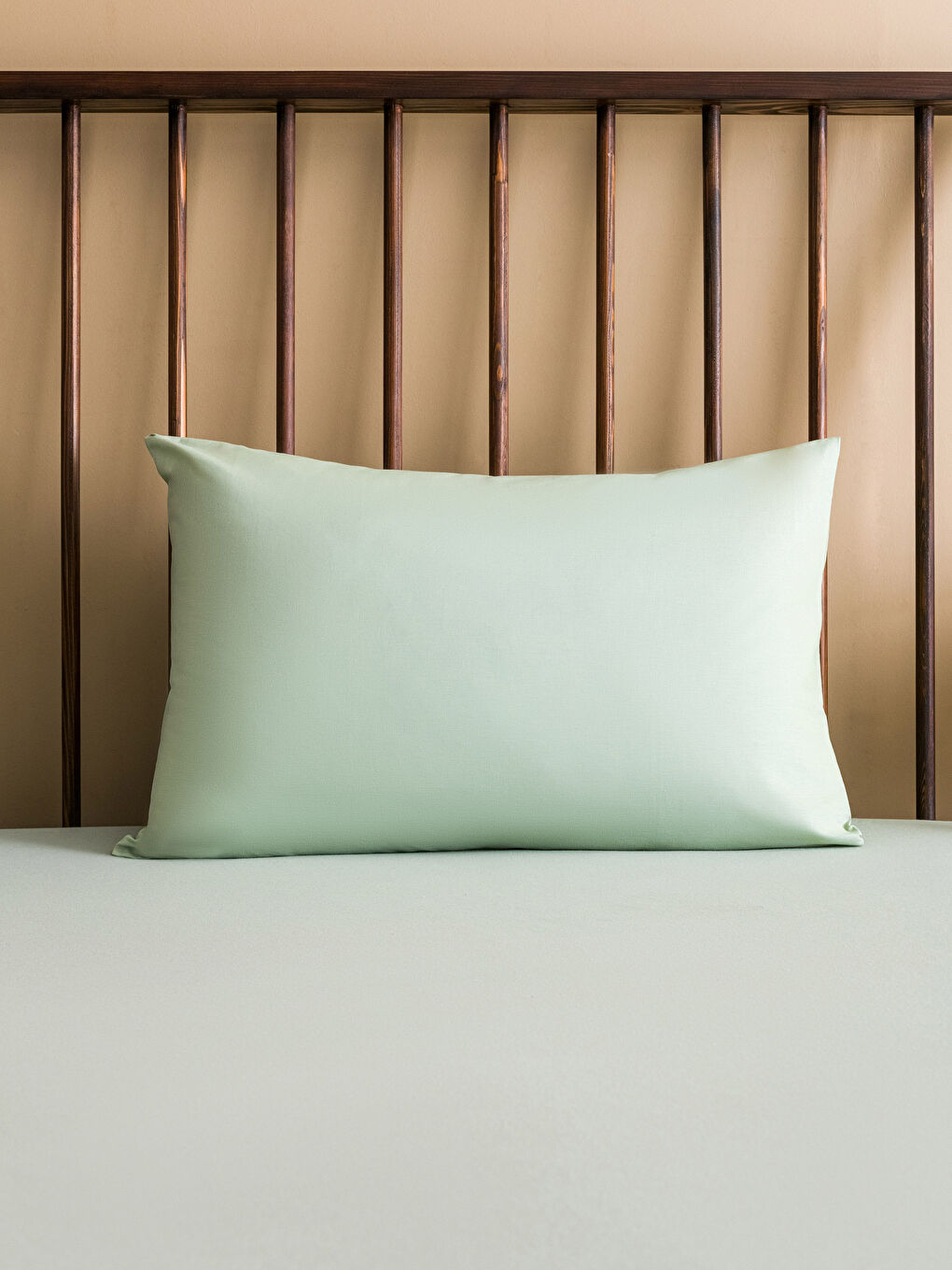 Yeşil Pamuklu Düz Yastık Kılıfı 50x70 cm-1