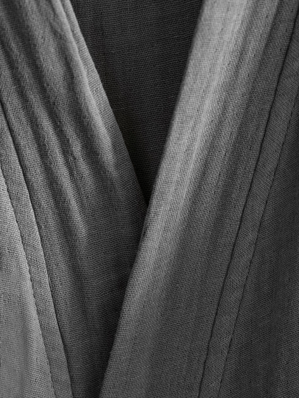 Antrasit Düz Uzun V Yaka Müslin Erkek Bornoz-2