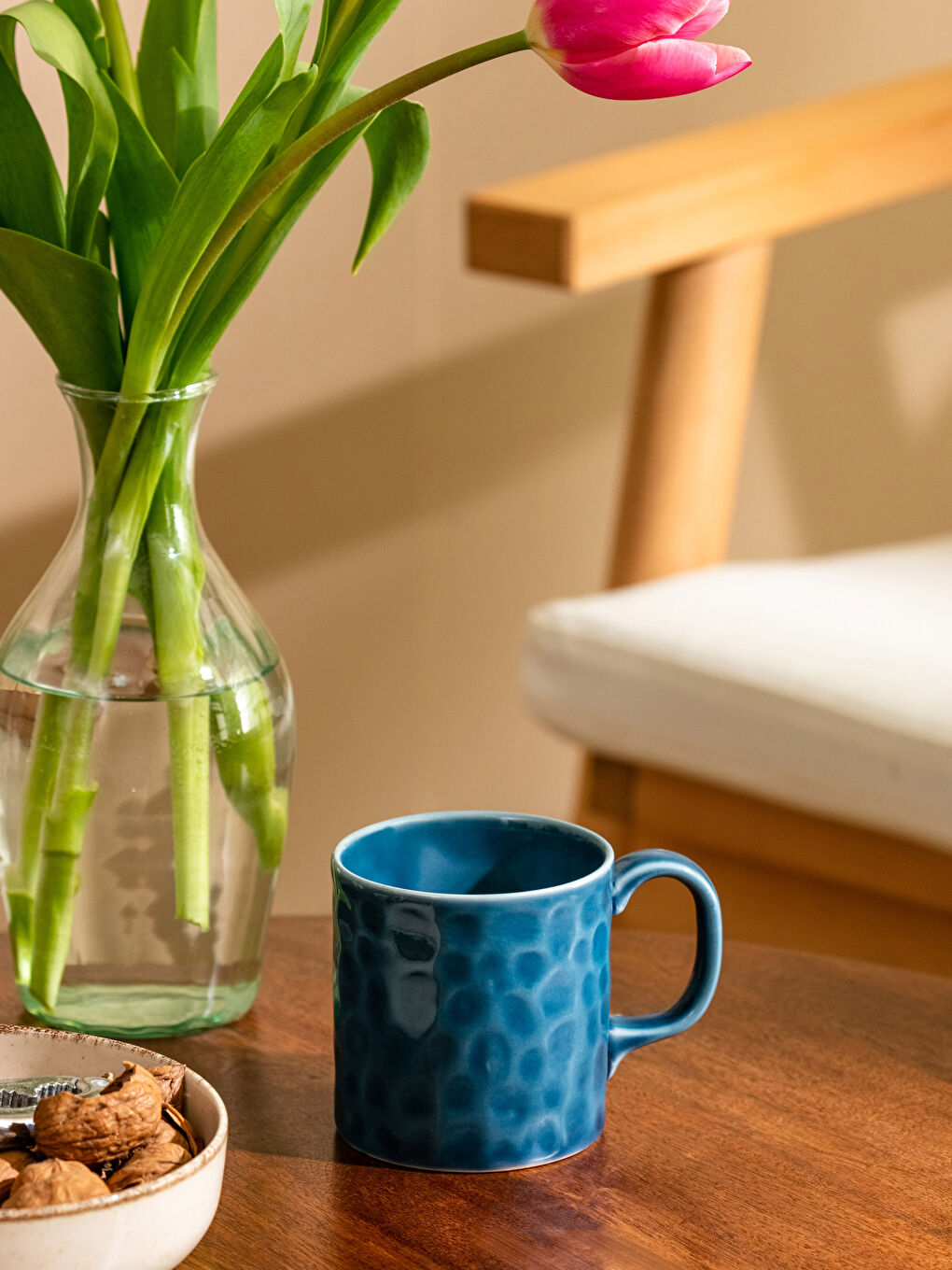 Mavi Kendinden Desenli Porselen Kupa