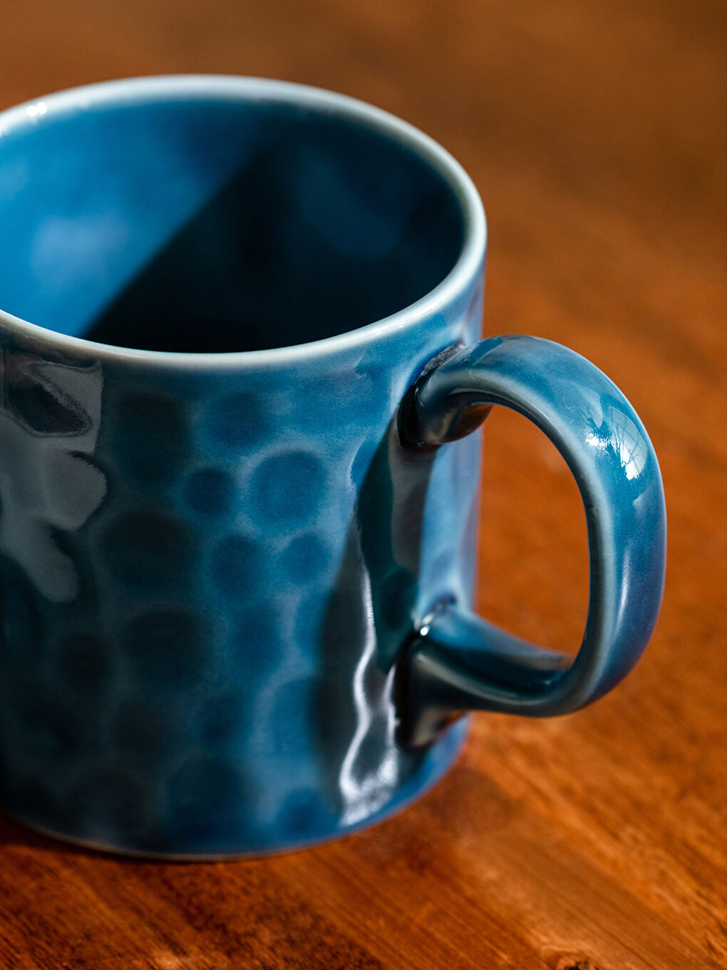 Mavi Kendinden Desenli Porselen Kupa-2