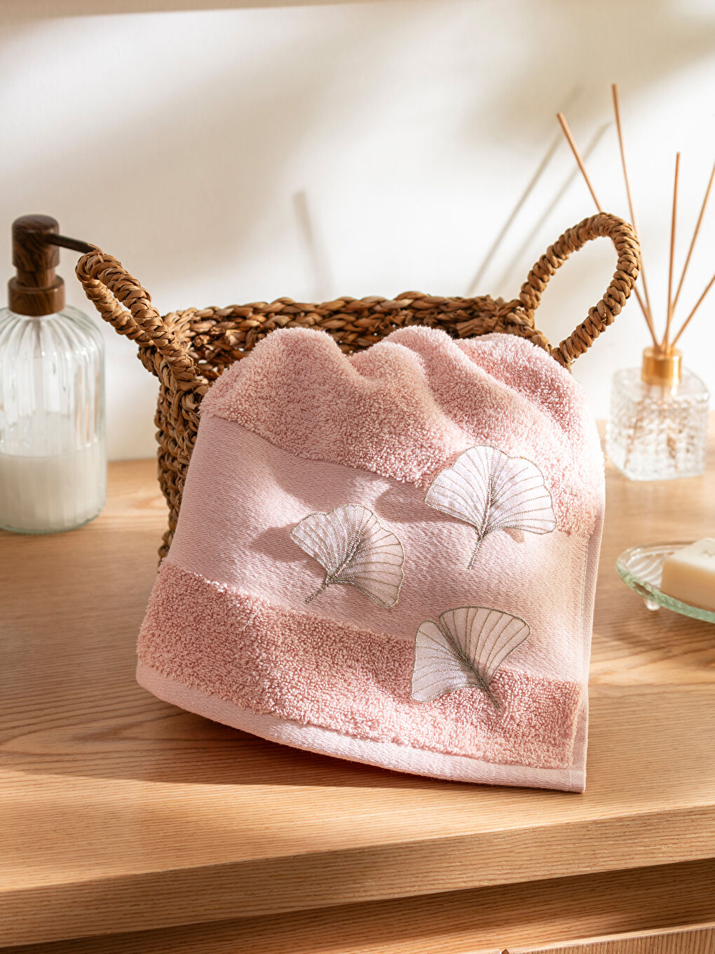Embroidered Face Towel 50x80 Cm -S46112Z8-D2E