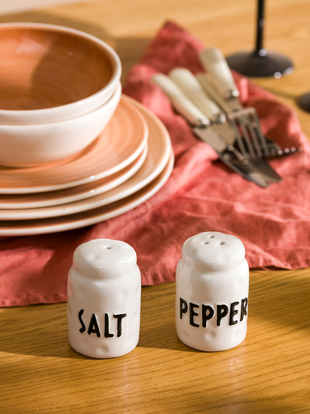 Siyah Baskılı Seramik Tuzluk ve Biberlik