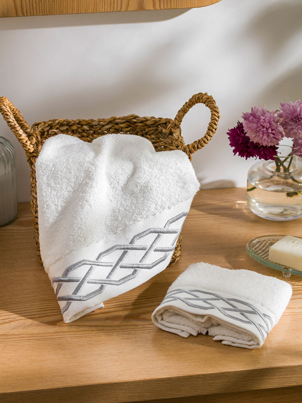 Cotton Embroidered Towel Set of 2 -S4BU22Z8-EEW