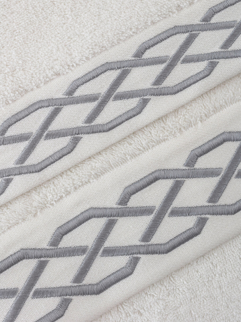 Cotton Embroidered Towel Set of 2 -S4BU22Z8-EEW