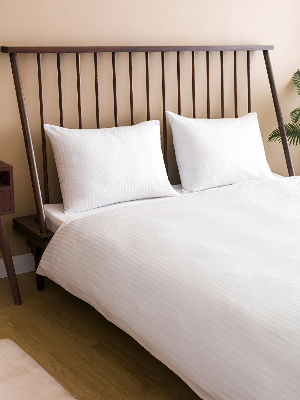 Beyaz Çizgili Çift Kişilik Nevresim Seti