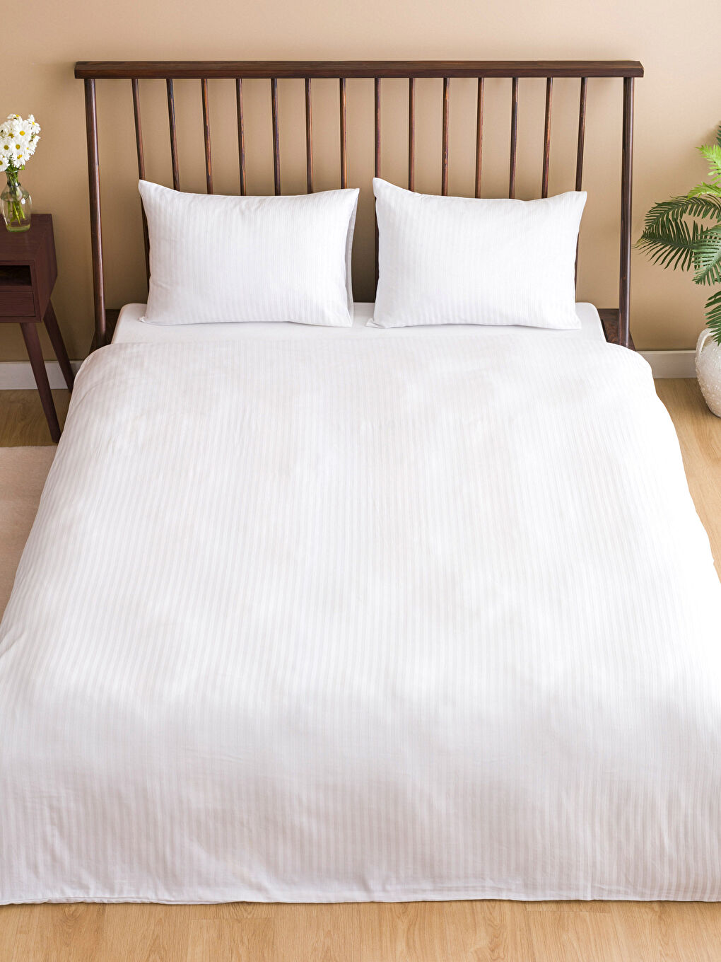 Beyaz Çizgili Çift Kişilik Nevresim Seti-1