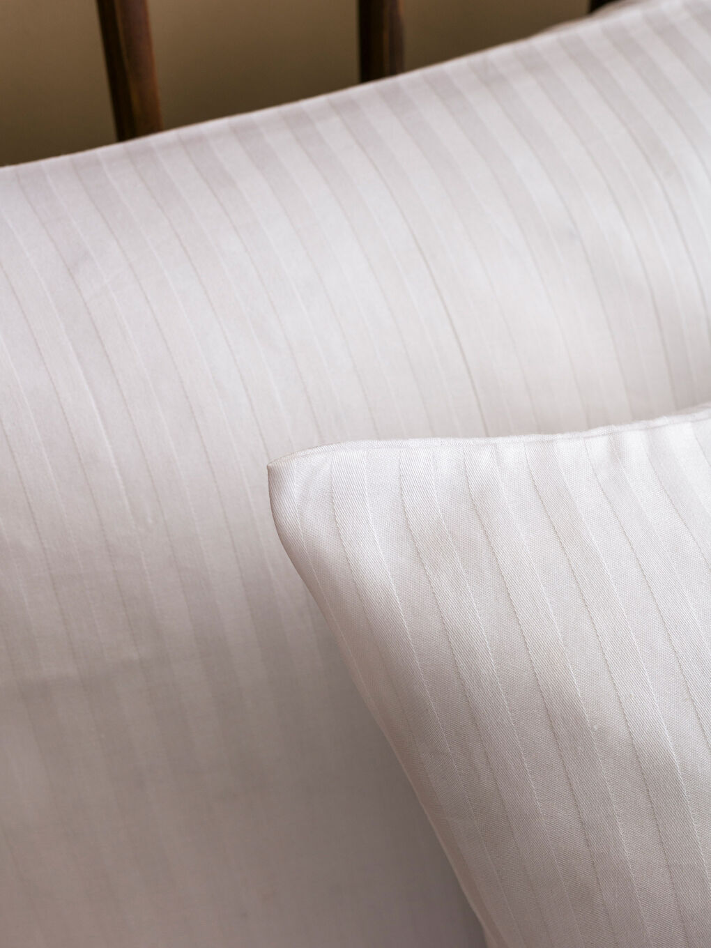 Beyaz Çizgili Çift Kişilik Nevresim Seti-3