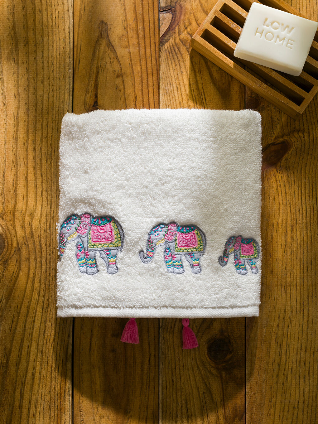 Ekru Fil Nakışlı Yüz Havlusu 50x80 cm-2