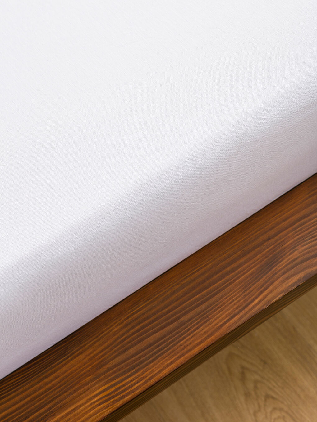 Beyaz Çift Kişilik Lastikli Battal Boy Çarşaf 180x200x30-1