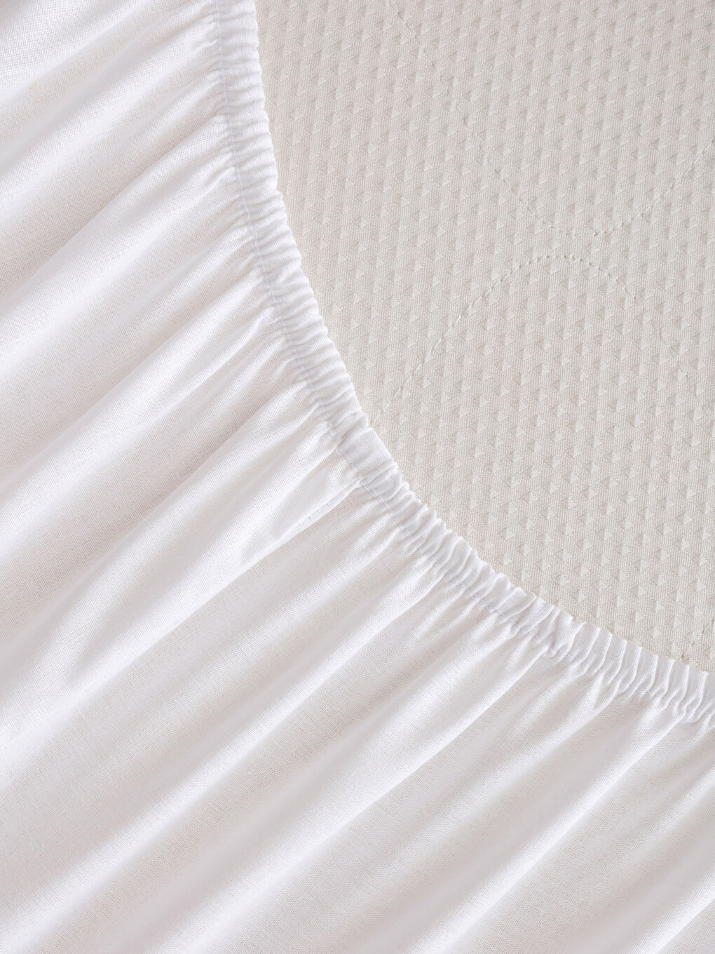 Beyaz Çift Kişilik Lastikli Battal Boy Çarşaf 180x200x30-3