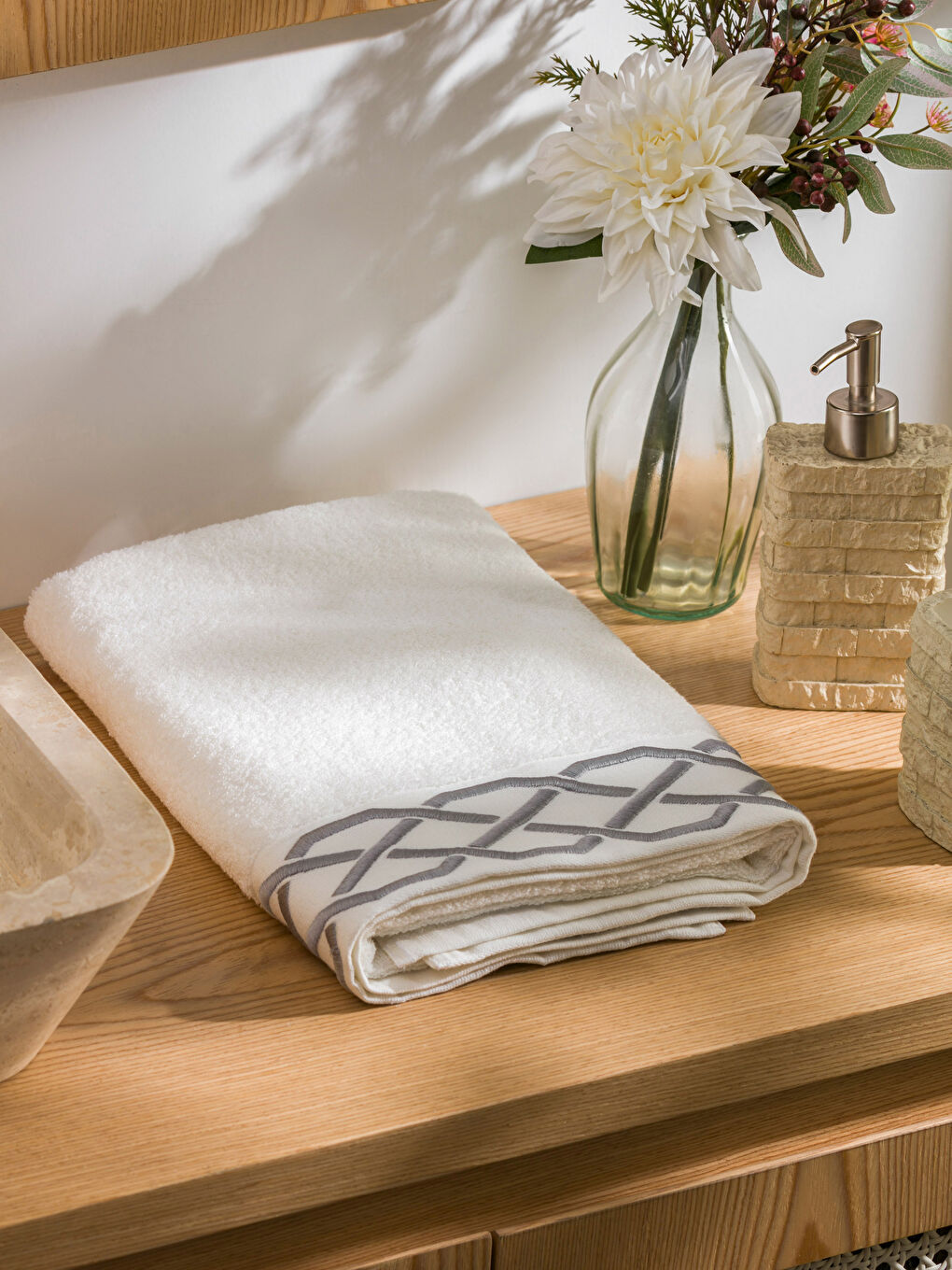 LCW HOME Embroidered Bath Towel 70x140 cm -S4CK64Z8-LS0