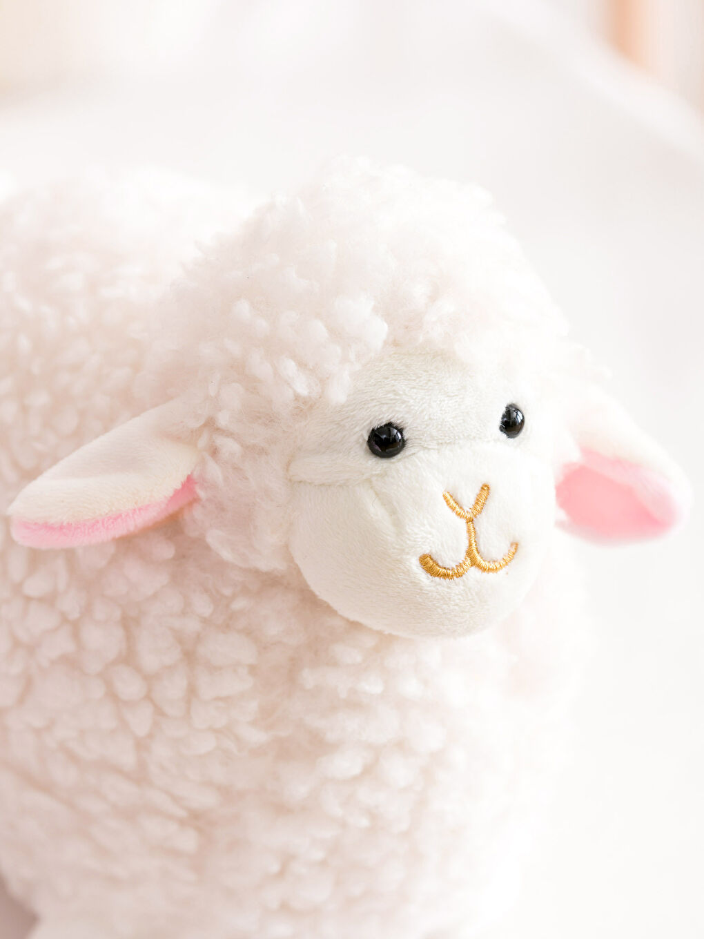 Ekru Pelüş Dolgulu Kuzu Bebek Kırlent 20 cm-2