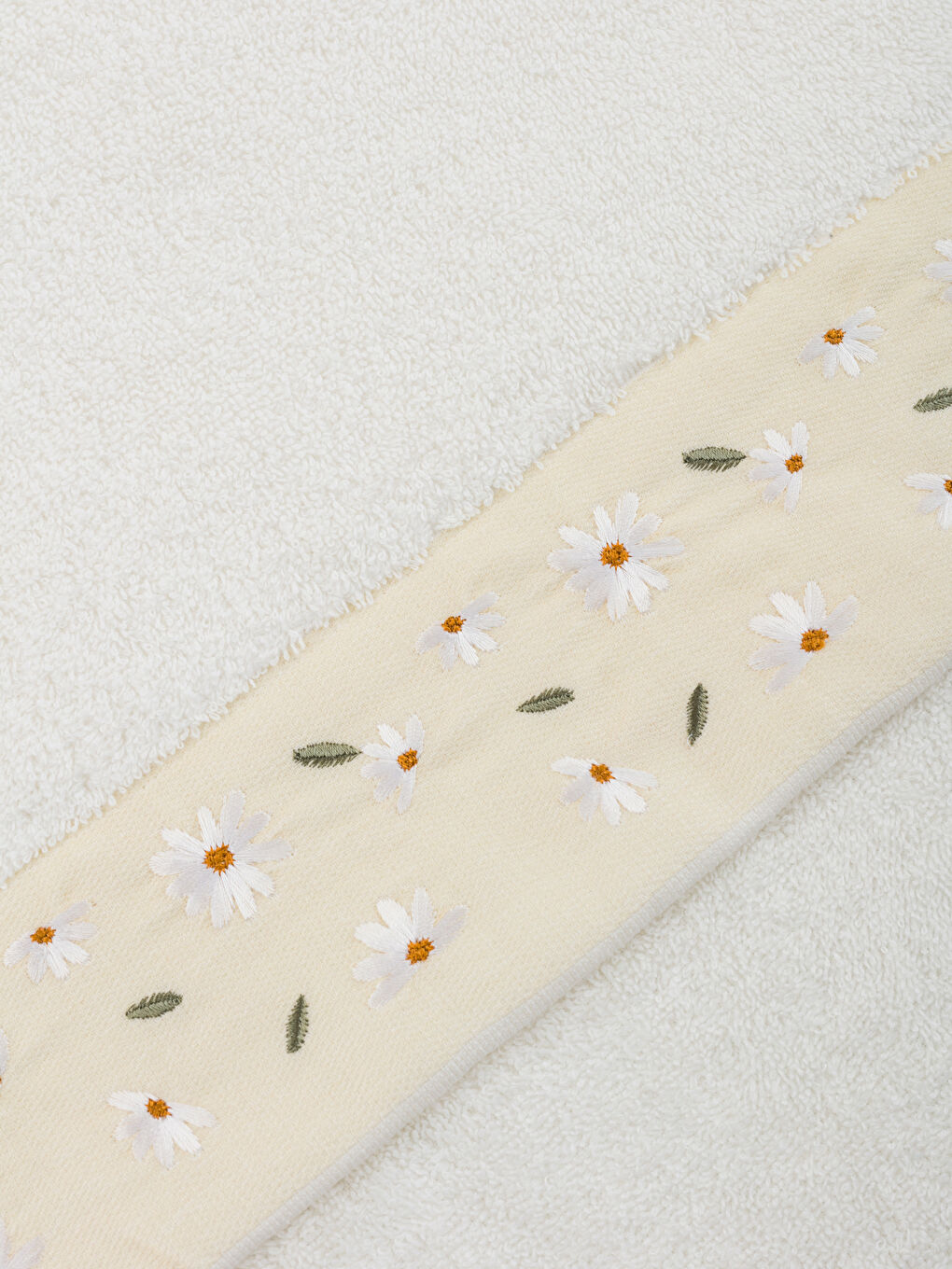 Ekru Çiçek Nakışlı Yüz Havlusu 50x80 cm-3