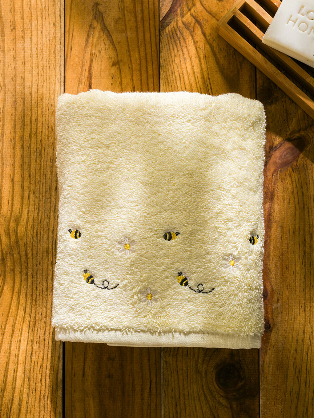 Sarı Çiçek Nakışlı Yüz Havlusu 50x80 cm-2