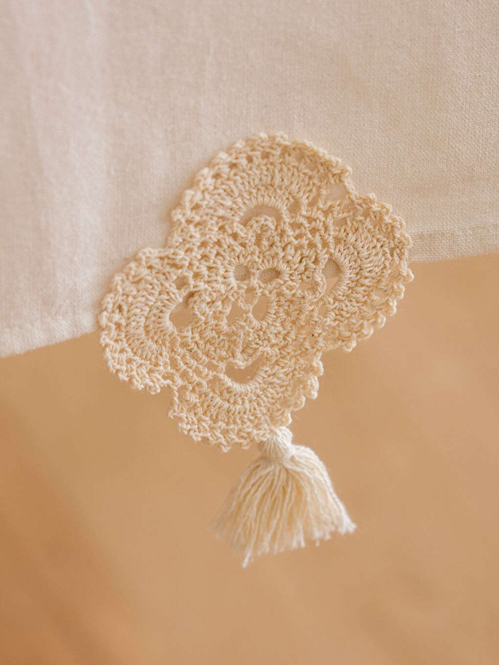 Ekru Dantel ve Püsküllü Runner 45x150 cm-2