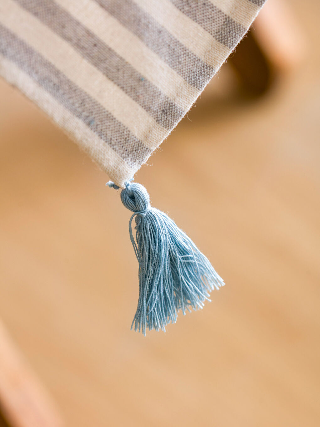 Karışık Püskül Detaylı Masa Örtüsü 90x90 cm-2