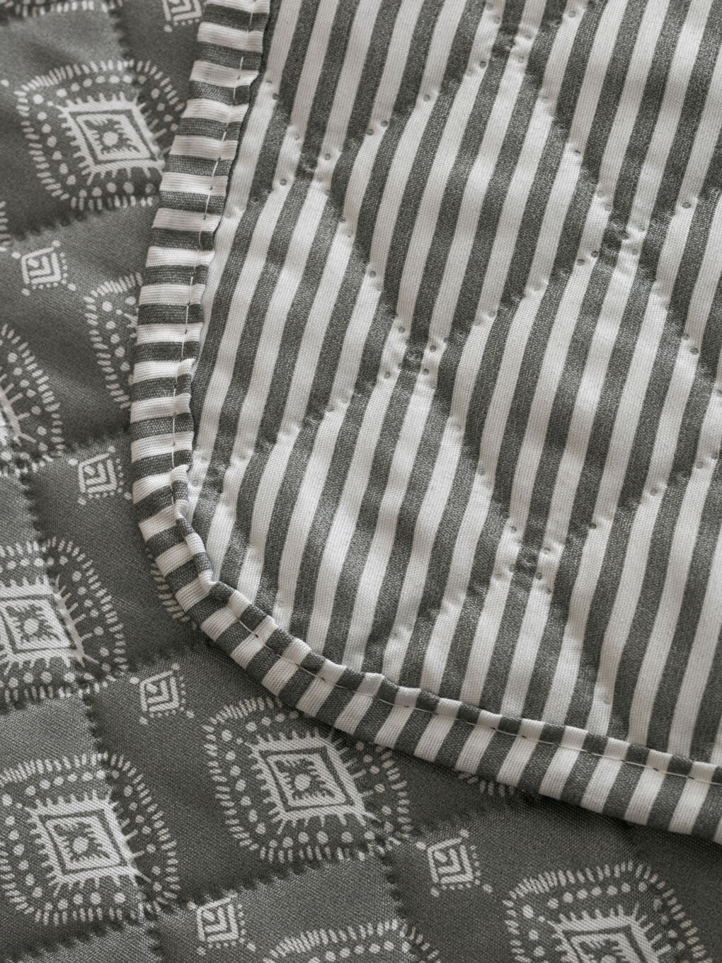 Patterned Single Bedspread 160x220 Cm -S4EL02Z8-LRW