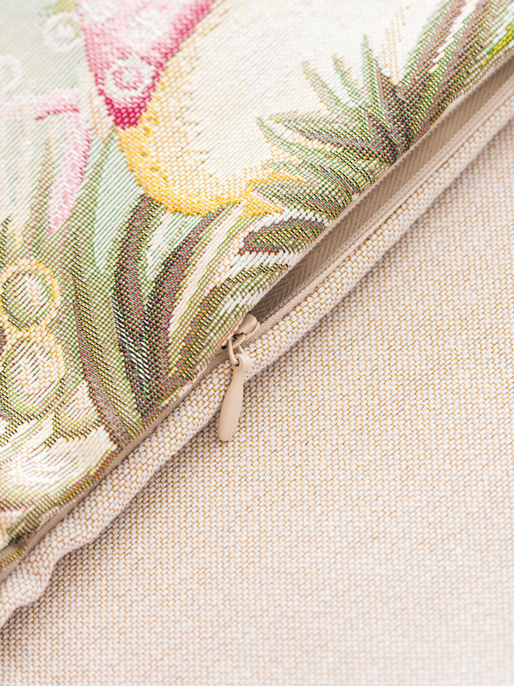 Karışık Tavşan Baskılı Kırlent 45x45 cm-3