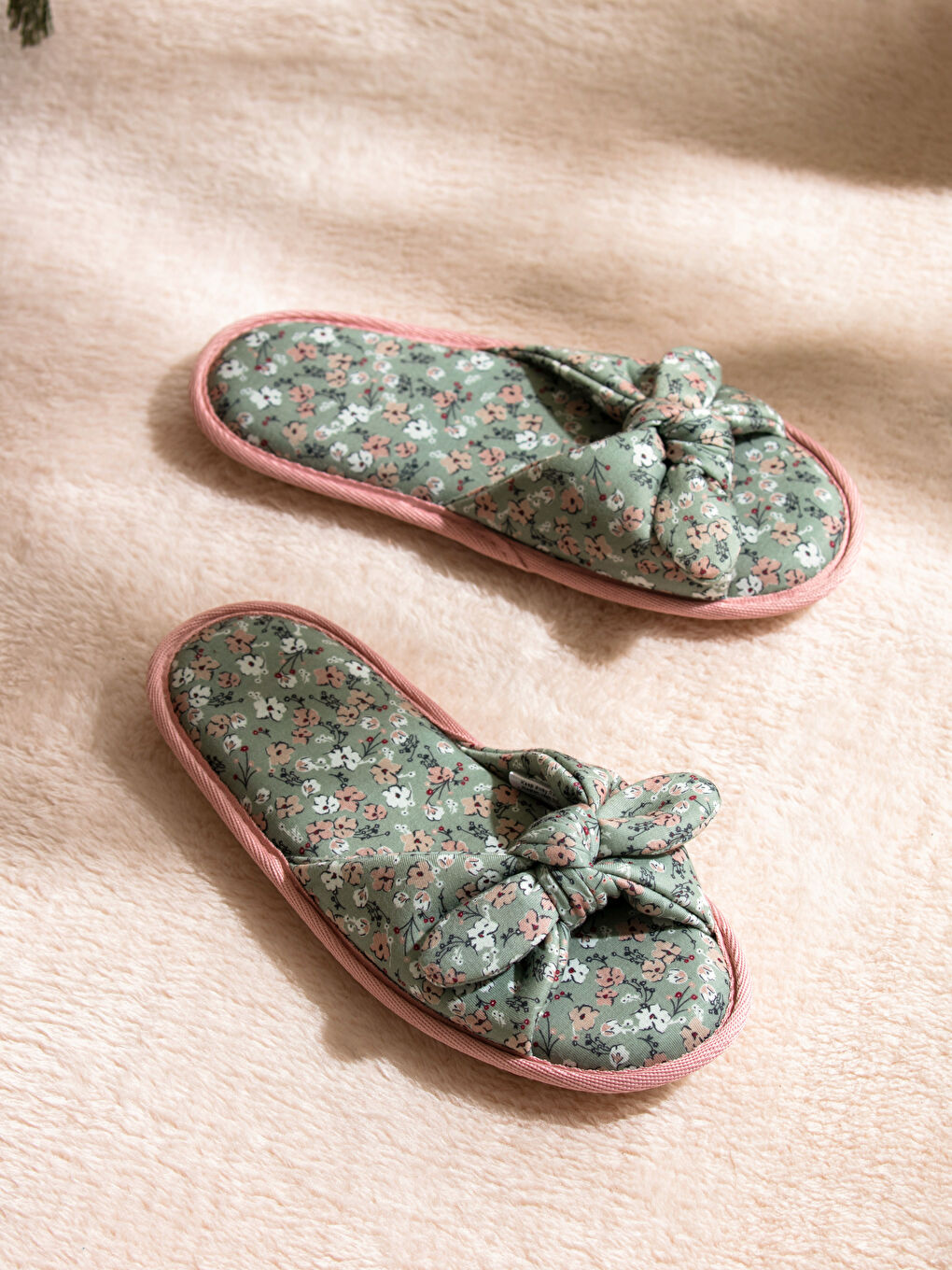 Karışık Fiyonk Detaylı Kadın Ev Terliği-1