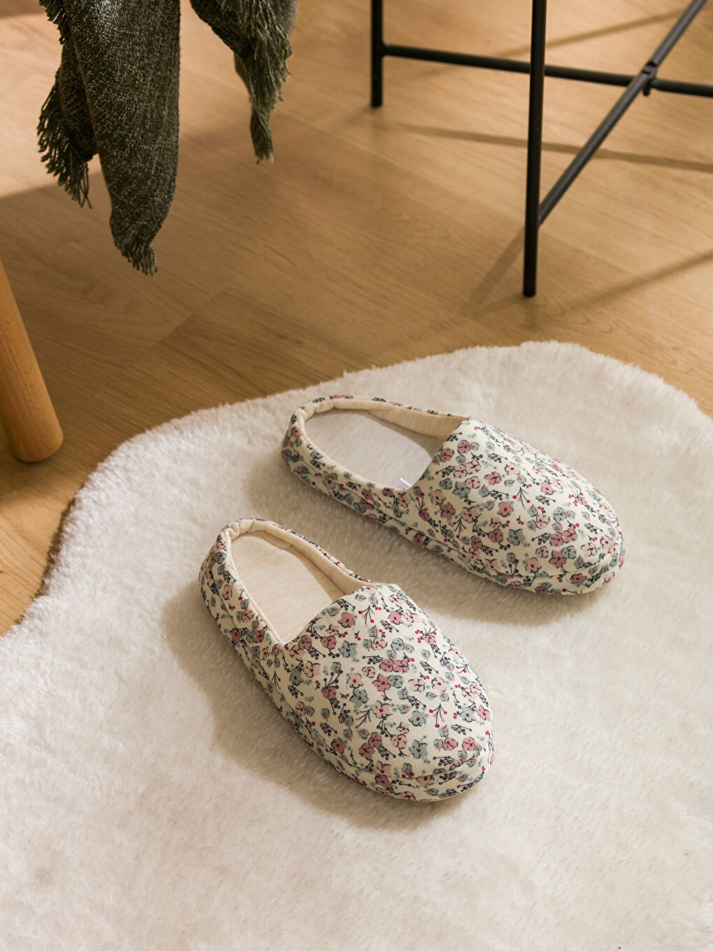 Floral Patterned Women's Home Slippers-1