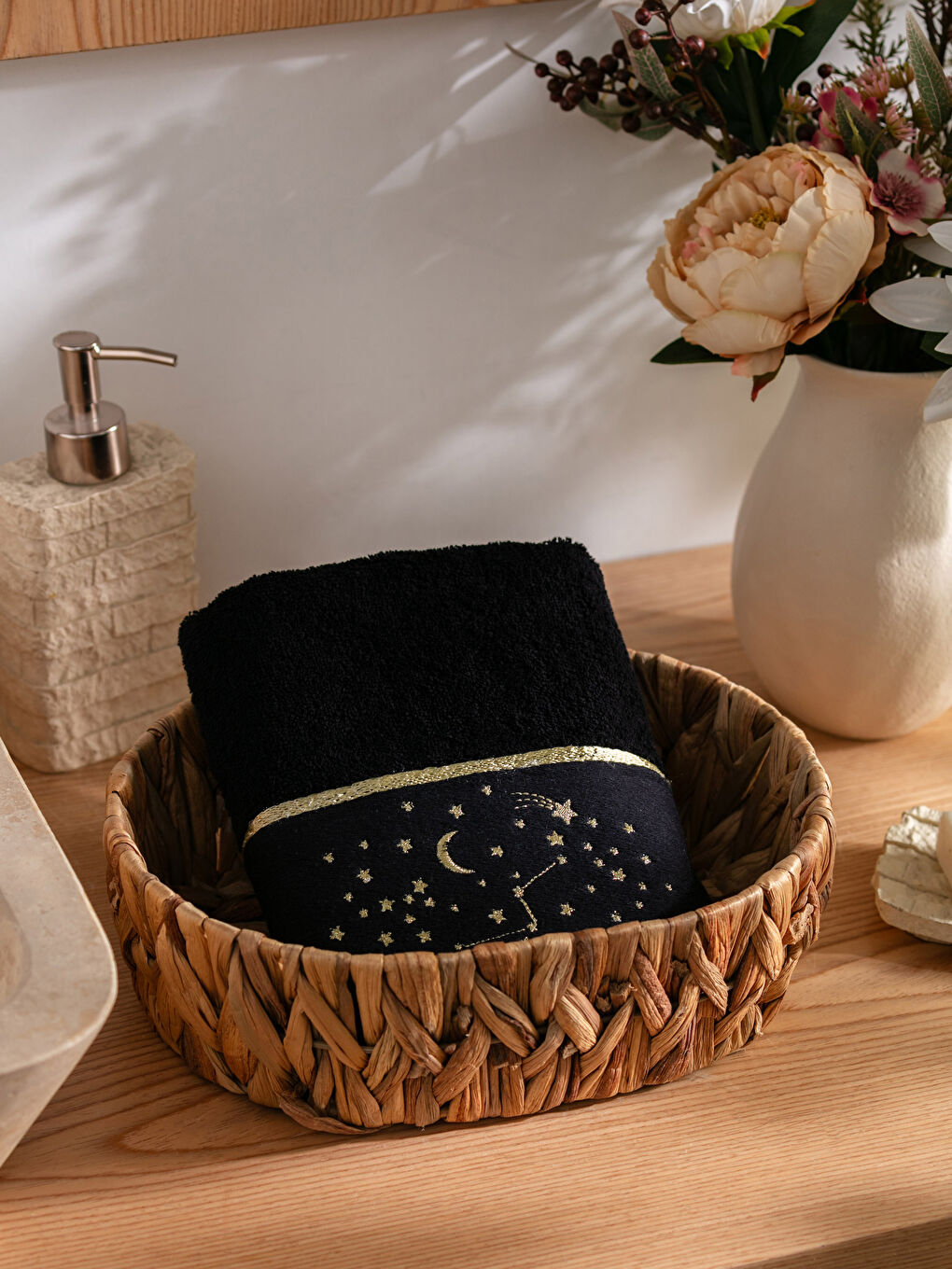 Siyah Gökyüzü Nakışlı Yüz Havlusu 50x80 cm-1