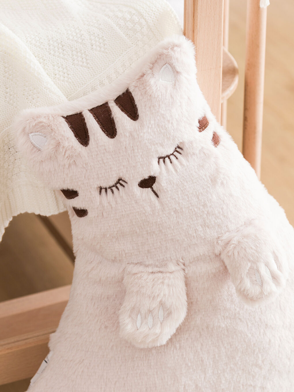 Bej Kedi Figürlü Dolgulu Pelüş Bebek Kırlent 59 cm-2