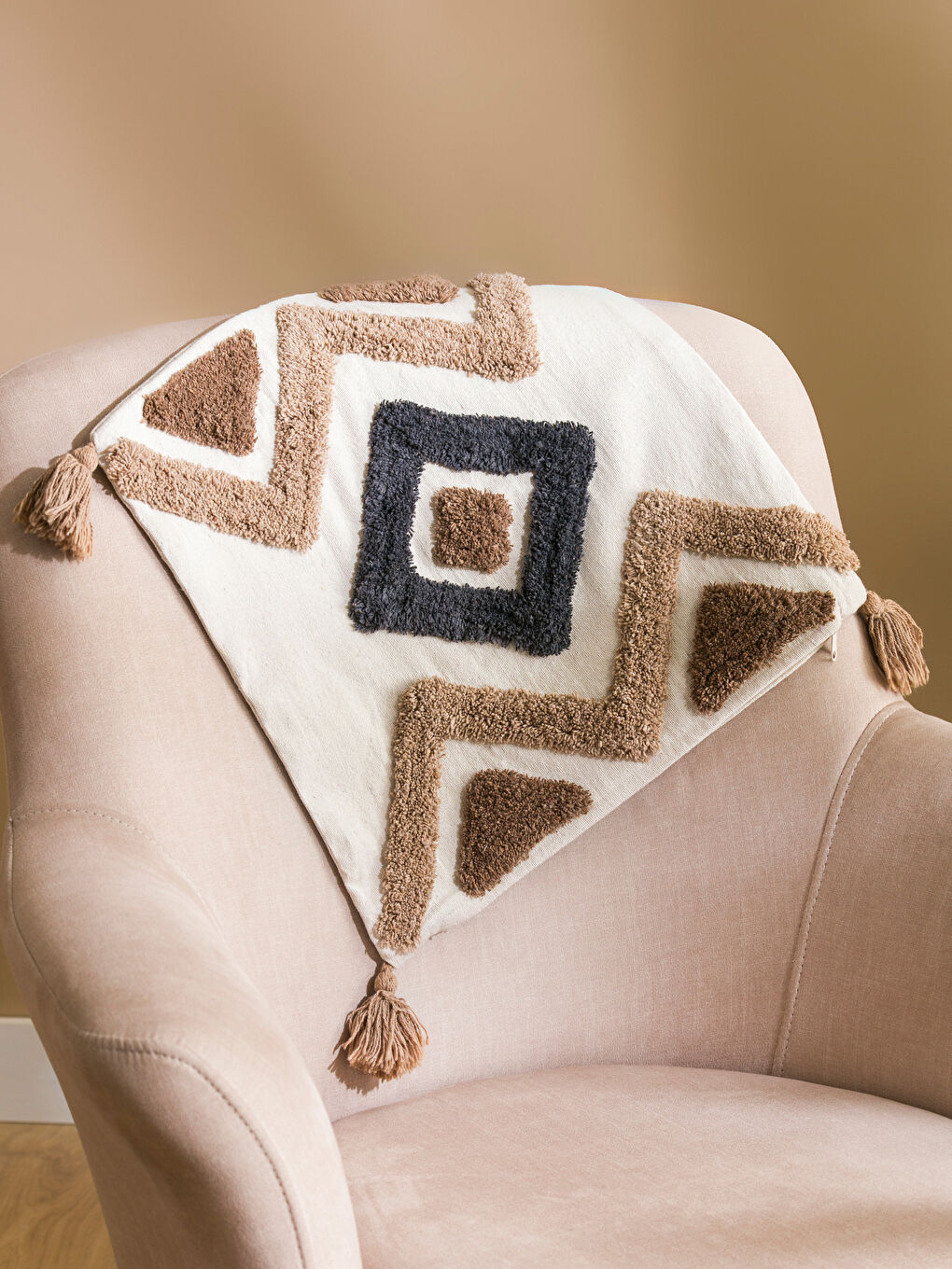 LCW HOME Embroidered Tassel Detailed Cushion Cover 45x45 cm -S4GJ32Z8-LQB