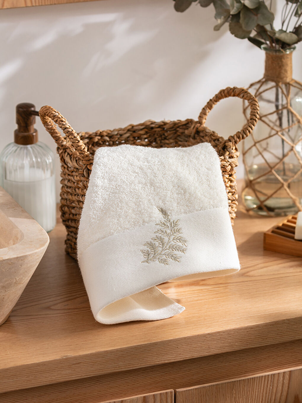 Ekru Nakışlı Yüz Havlusu 50x80 cm