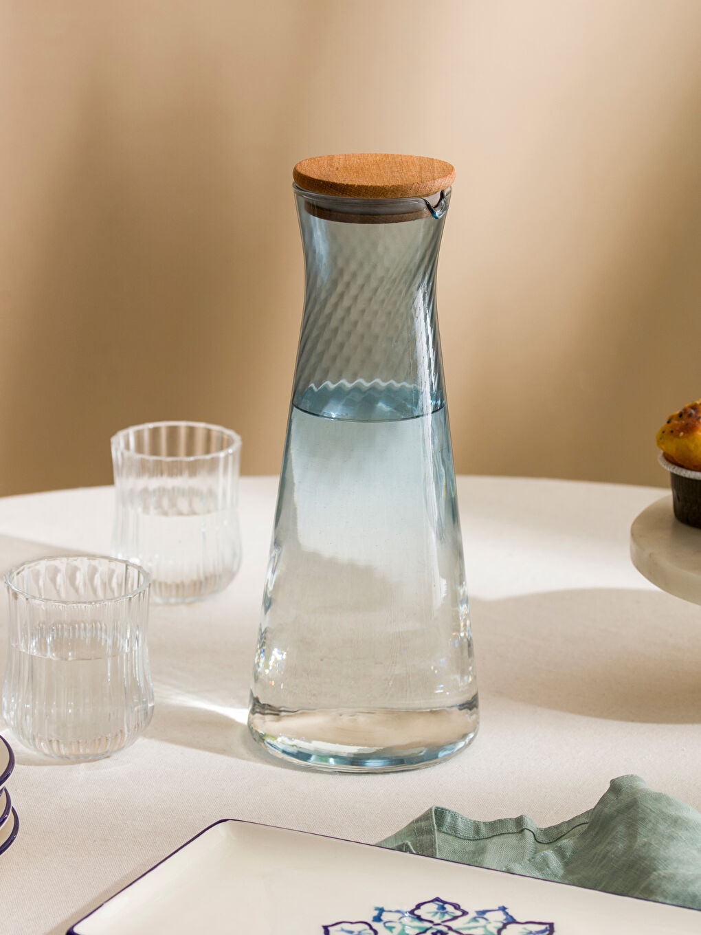 Mavi Ahşap Kapaklı Cam Sürahi 1100 ml