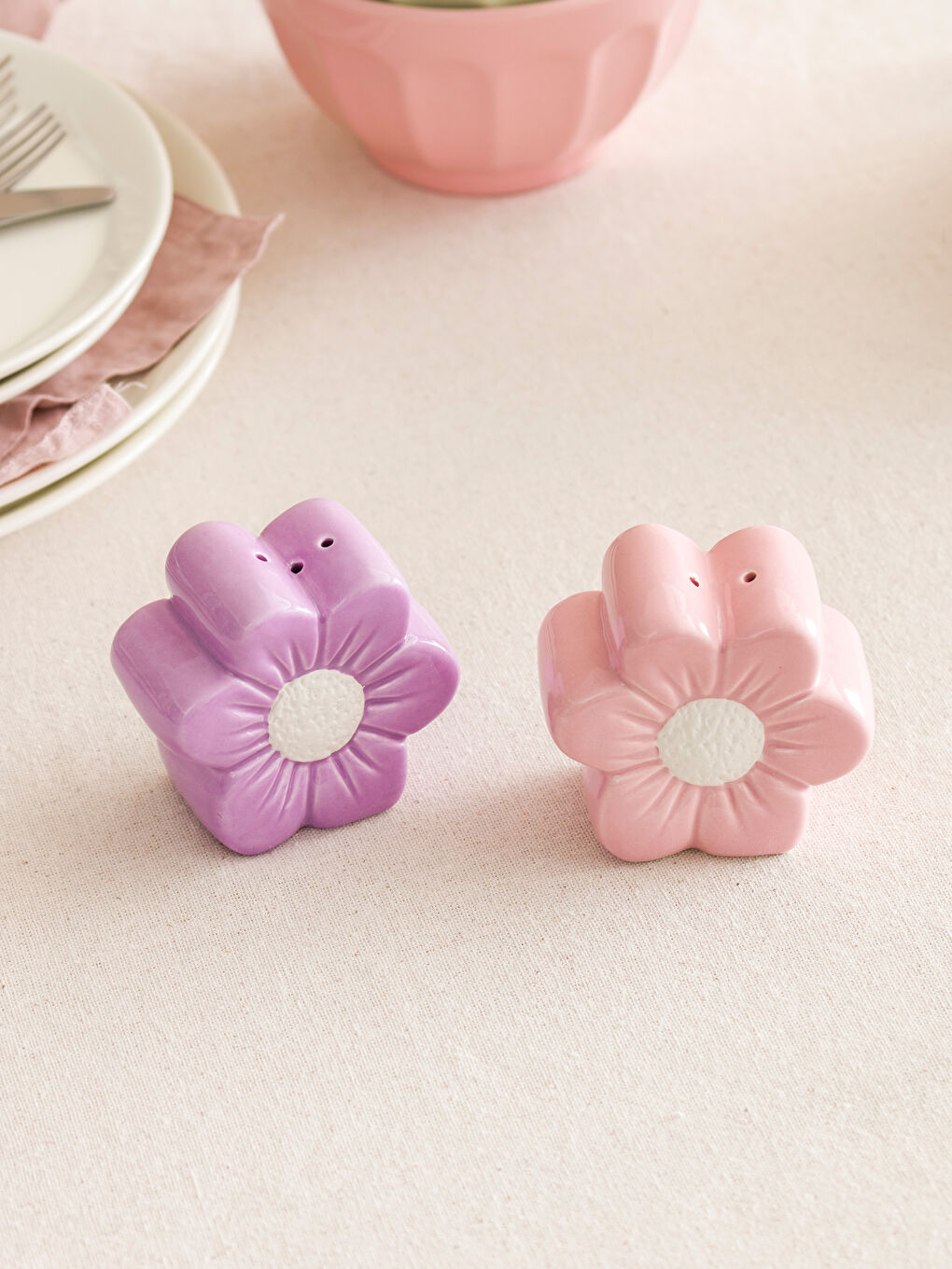 Pembe Çiçek Figürlü Tuzluk ve Biberlik-1