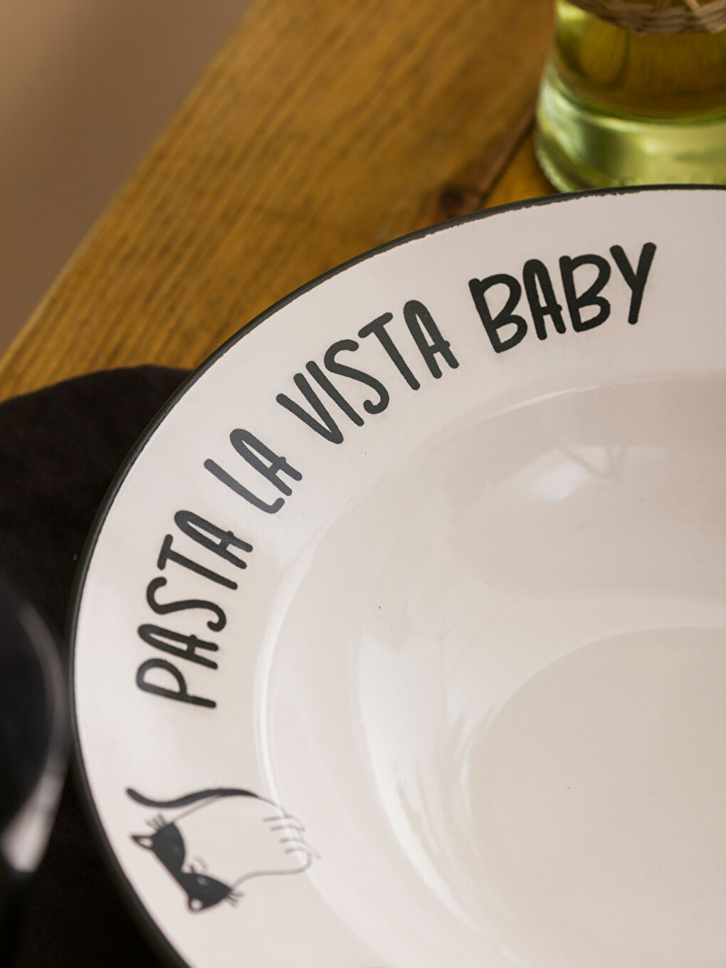 Siyah Yazı Baskılı Seramik Çukur Tabak 27 cm-2