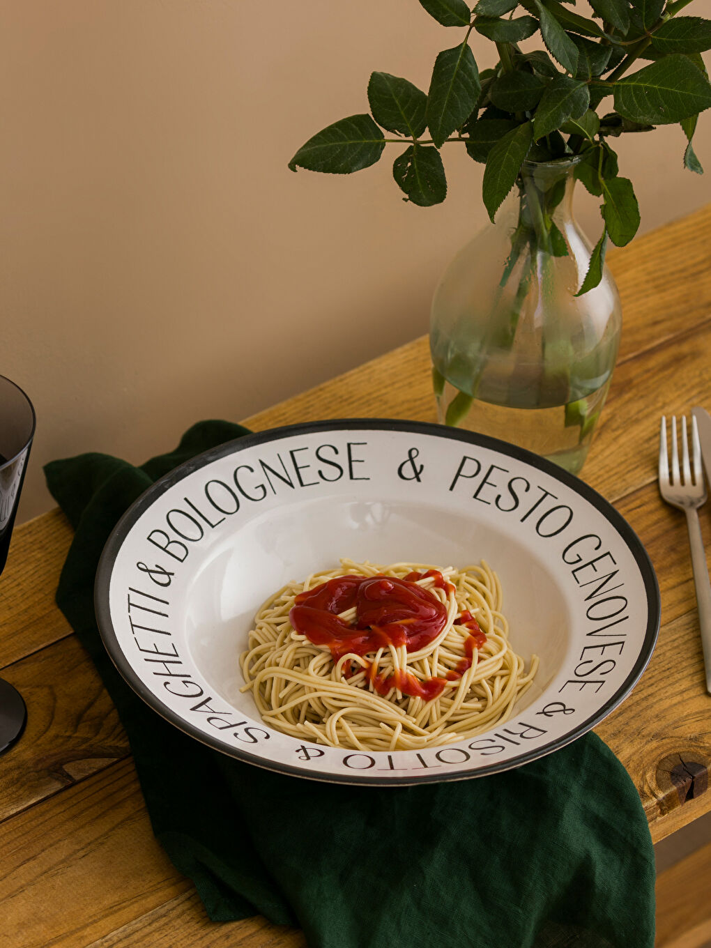 Siyah Baskılı Seramik Çukur Tabak 26 cm