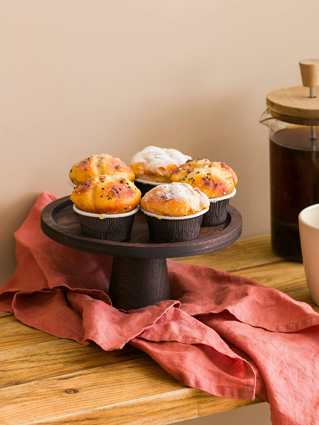 Kahverengi Ahşap Ayaklı Sunumluk 21 cm